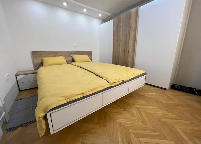 Mici\'S Apartments