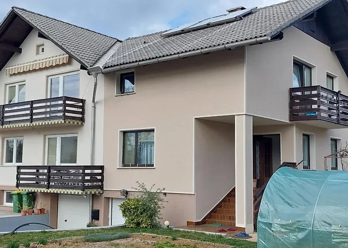 Mici\'S Apartments